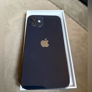 Apple iPhone 12 - black